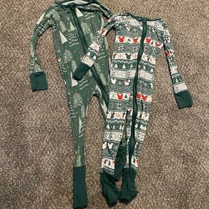 2T Christmas print little sleepies
